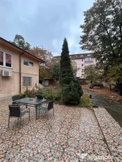 Casa de locuit cu spatiu comercial la parter si spalatorie a 