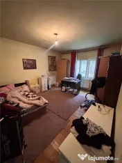 Casa de locuit cu spatiu comercial la parter si spalatorie a 