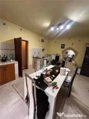 Casa de locuit cu spatiu comercial la parter si spalatorie a 