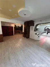 Casa de locuit cu spatiu comercial la parter si spalatorie a 