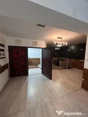 Casa de locuit cu spatiu comercial la parter si spalatorie a 