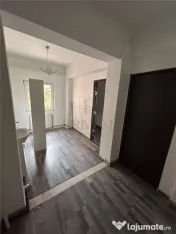 Casa de locuit cu spatiu comercial la parter si spalatorie a 