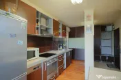 De vânzare apartament cu 3 camere, în zona Decebal 