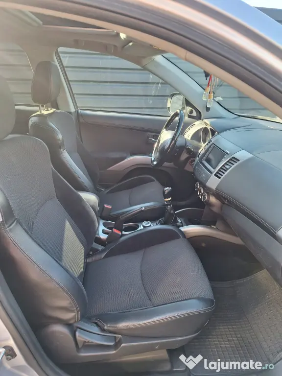 Mitsubishi Outlander 2.2 DI-D 4x4, 175 CP, 7 locuri, 2011