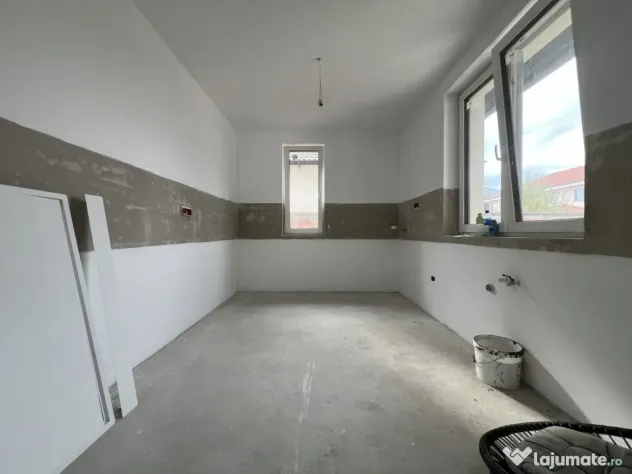 Duplex, 4 camere, 98 mp utili, 312 teren, panouri fotovoltai - Giroc (Timis)