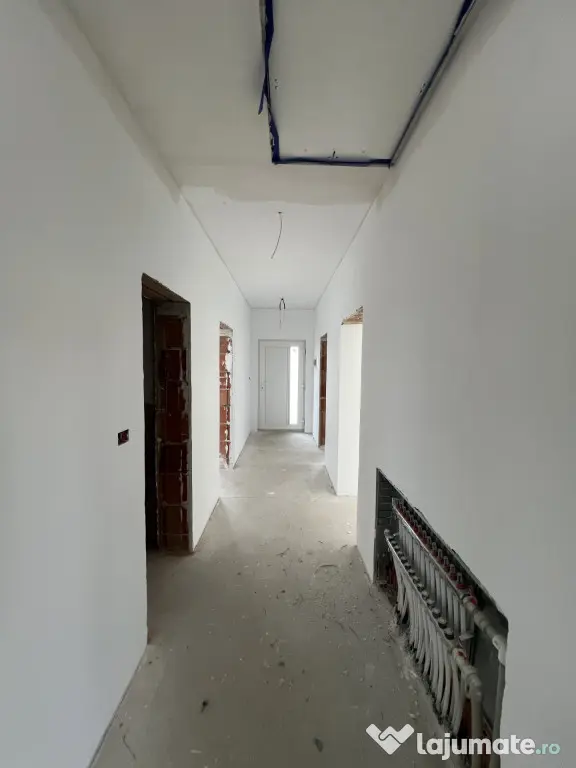 Duplex, 4 camere, 98 mp utili, 312 teren, panouri fotovoltai - Giroc (Timis)