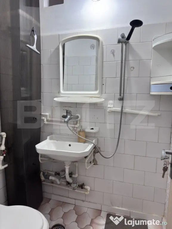 Garsoniera sud ca noua de închiriat - Ploiesti (Prahova)