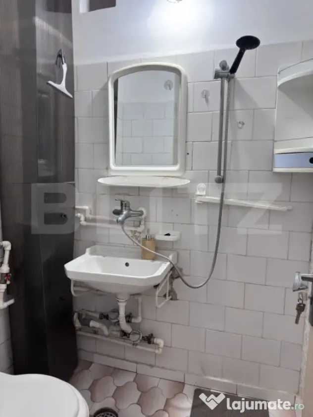 Garsoniera sud ca noua de închiriat - Ploiesti (Prahova)