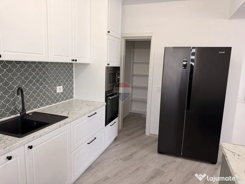 De închiriat apartament cu 3 camere, în zona Lotus Retail Park - Oradea (Bihor)