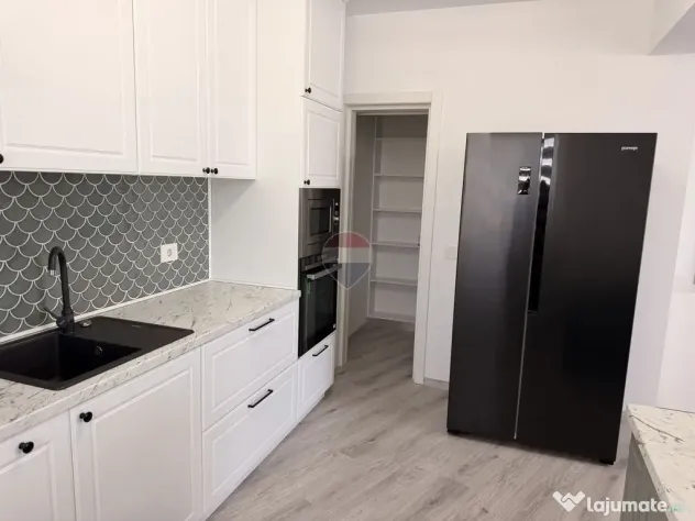 De închiriat apartament cu 3 camere, în zona Lotus Retail Park - Oradea (Bihor)