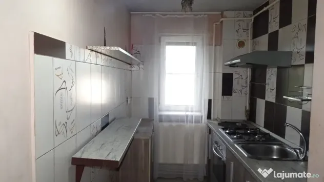 Inchiriez apartament 3 camere in Deva, zona Scarisoara, etaj 2 - Deva (Hunedoara)