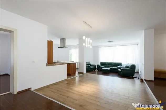 Vila cu 3 spatii de locuit independente, 385 mp utili, confo - Sacele (Brasov)