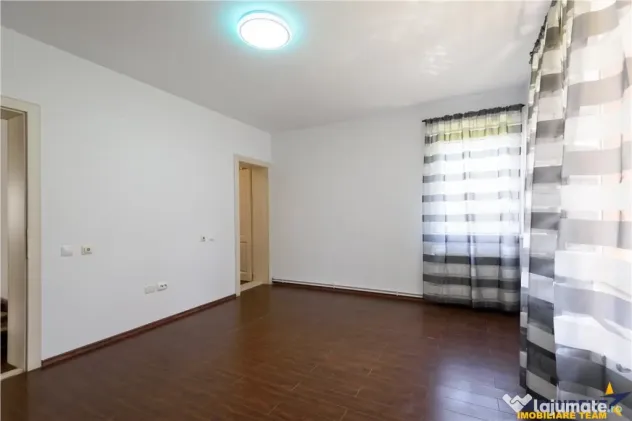Vila cu 3 spatii de locuit independente, 385 mp utili, confo - Sacele (Brasov)