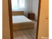 Stradal, vis-a -vis de Park Tineretului, 