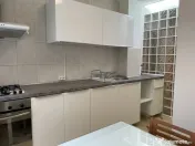 Stradal, vis-a -vis de Park Tineretului, 