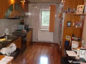 Apartament 4 camere dec. transformat in 3 camere, et. 1 