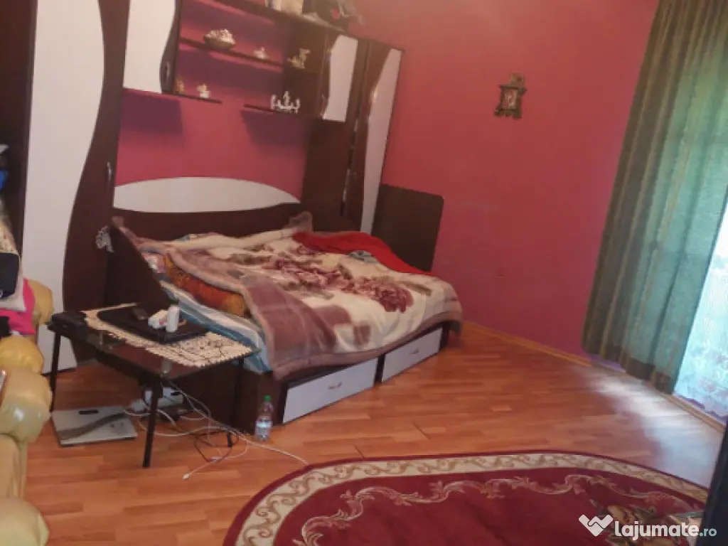 Apartament 3 camere decomandat, zona Vidin.