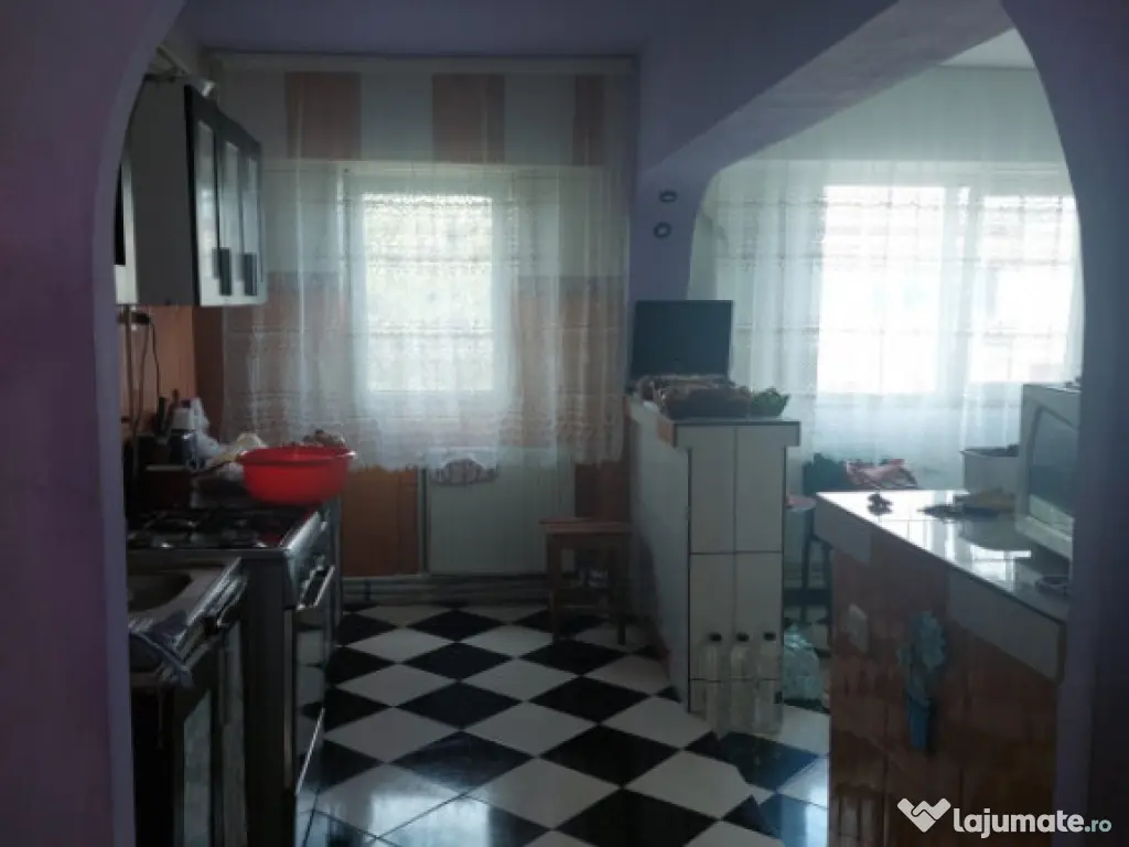 Apartament 3 camere decomandat, zona Vidin.