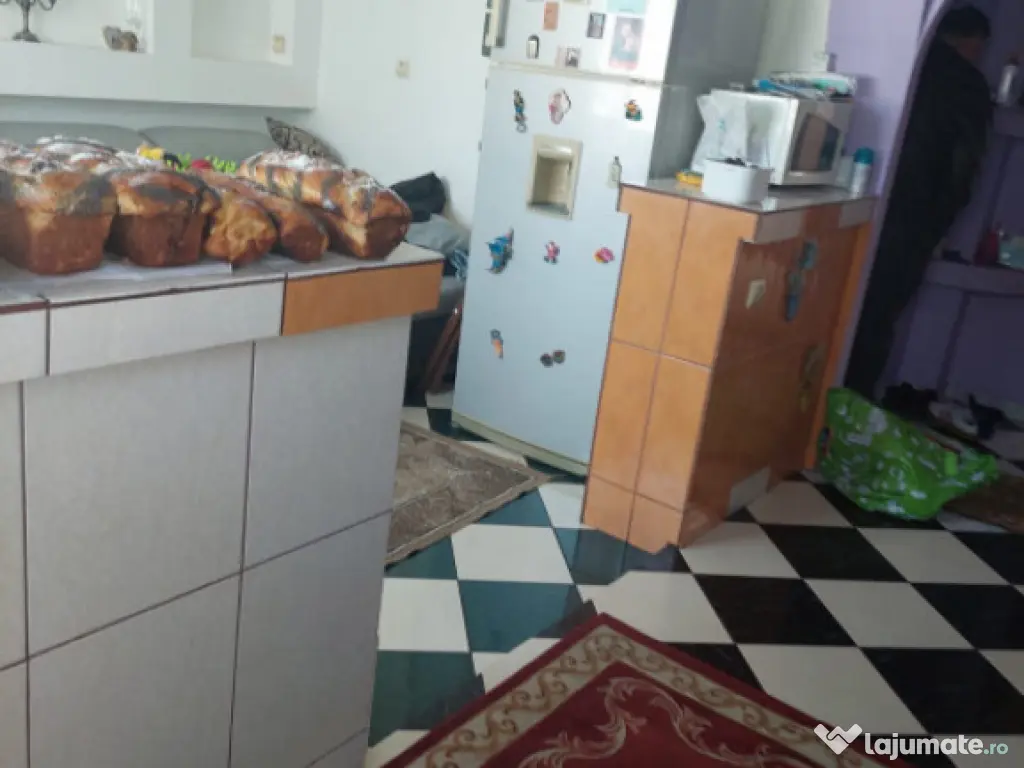 Apartament 3 camere decomandat, zona Vidin.