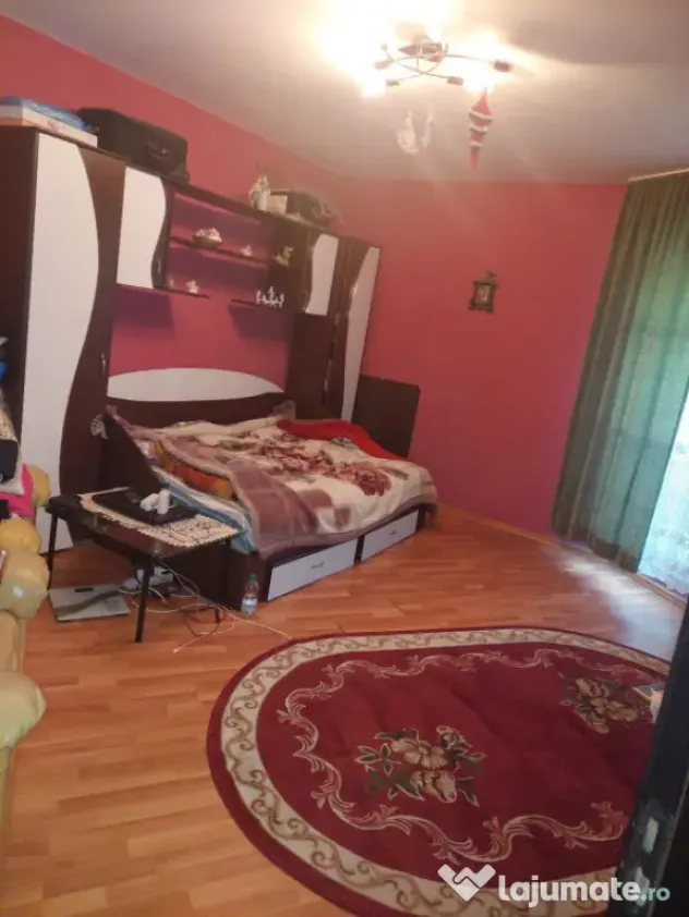 Apartament 3 camere decomandat, zona Vidin.