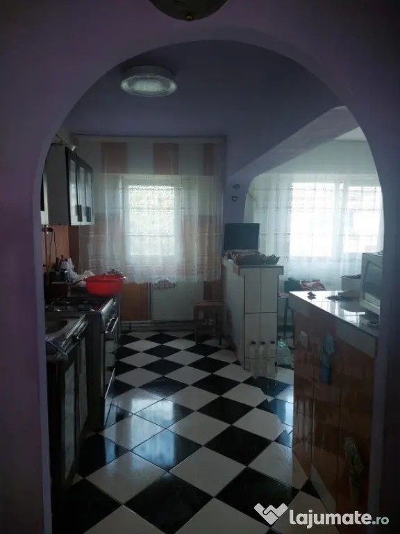 Apartament 3 camere decomandat, zona Vidin.