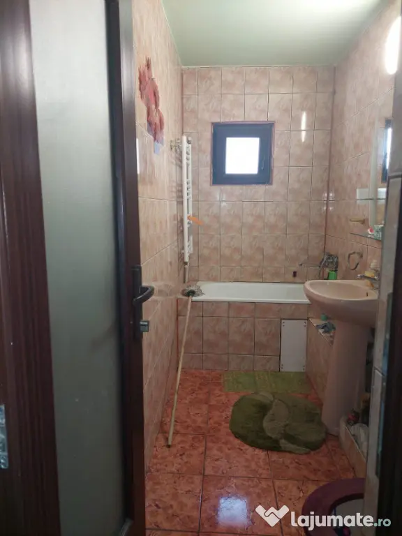 Apartament 3 camere decomandat, zona Vidin.