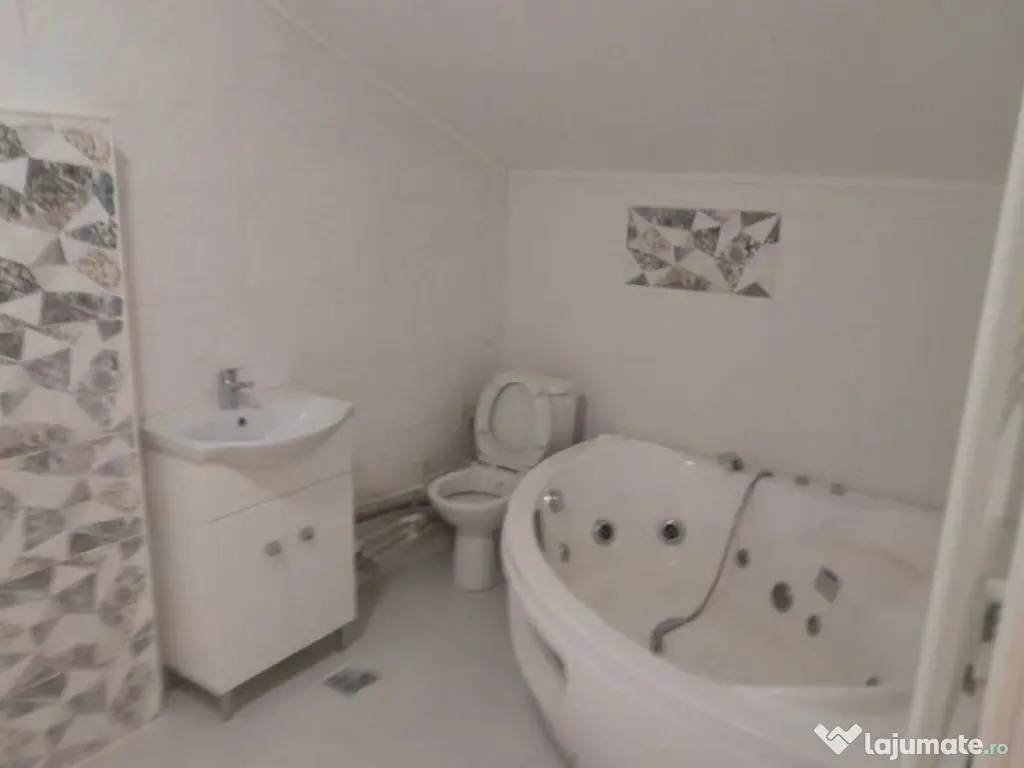 Mall Vitan,Vila 8 camere, renovata.