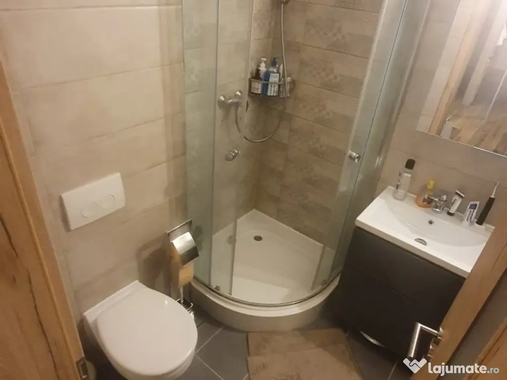 3 camere in zona Dambovita vis a vis de terasa Nora