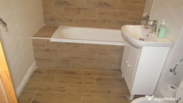 De inchiriat cu 4 camere decomandat Aradului