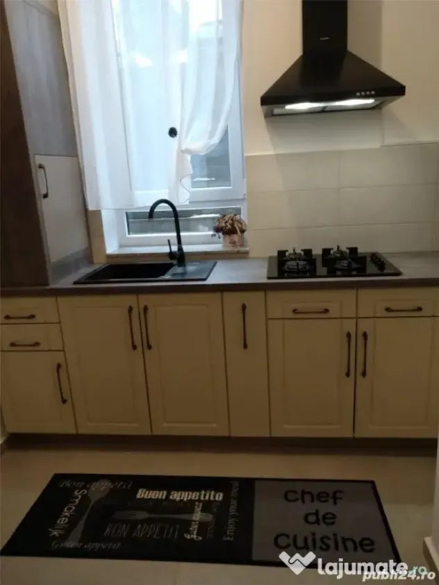 De inchiriat cu 4 camere decomandat Aradului
