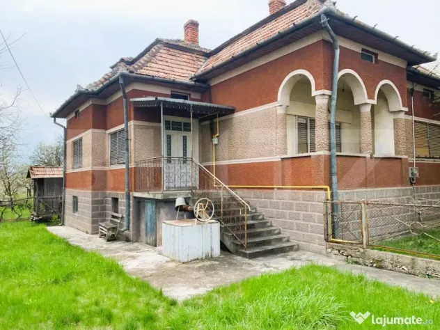 Casa renovabila, teren 4400 mp, Tureni