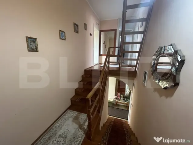 Casa cu 4 camere zona Rogerius