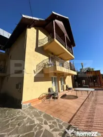Pensiune 12 camere, 429mp, Busteni, zona Zamora