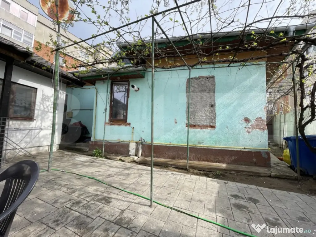 Casa batraneasca, anexa nouă + spațiu comercial, 264mp ter
