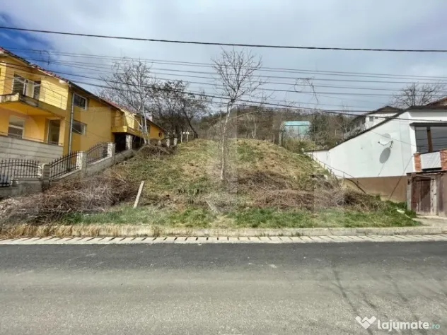 EXCLUSIVITATE! Teren intravilan, 710 mp,regim D+P+E+Er, zona