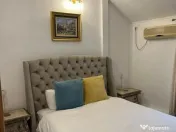 Unirii,Decebal,Apartament 4 camere, sup.130 mp, cu curte de 60 mp. 