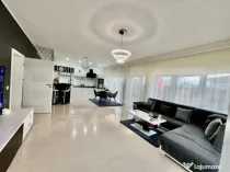 Casǎ cu 4 camere, zona Sânpetru