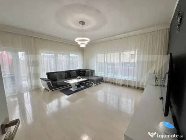Casǎ cu 4 camere, zona Sânpetru