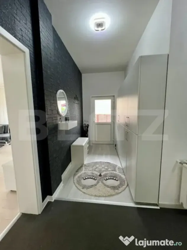 Casǎ cu 4 camere, zona Sânpetru