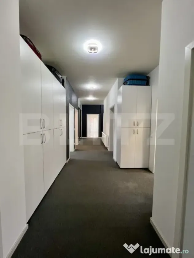 Casǎ cu 4 camere, zona Sânpetru