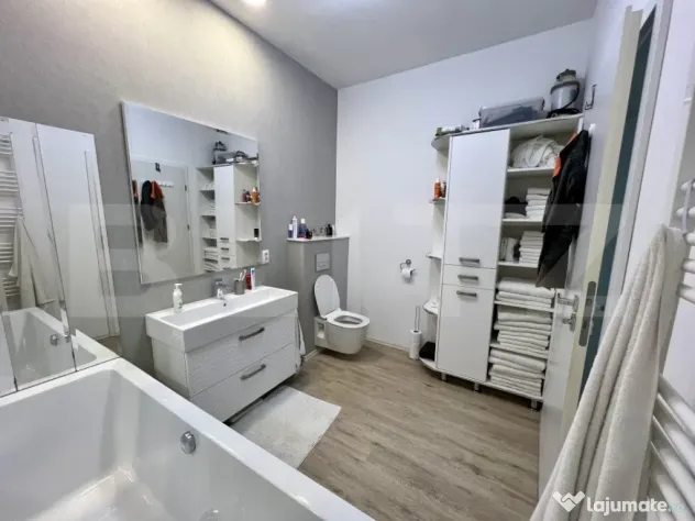 Casǎ cu 4 camere, zona Sânpetru