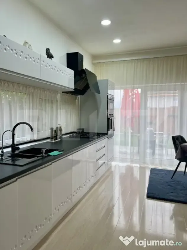 Casǎ cu 4 camere, zona Sânpetru