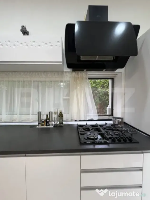 Casǎ cu 4 camere, zona Sânpetru