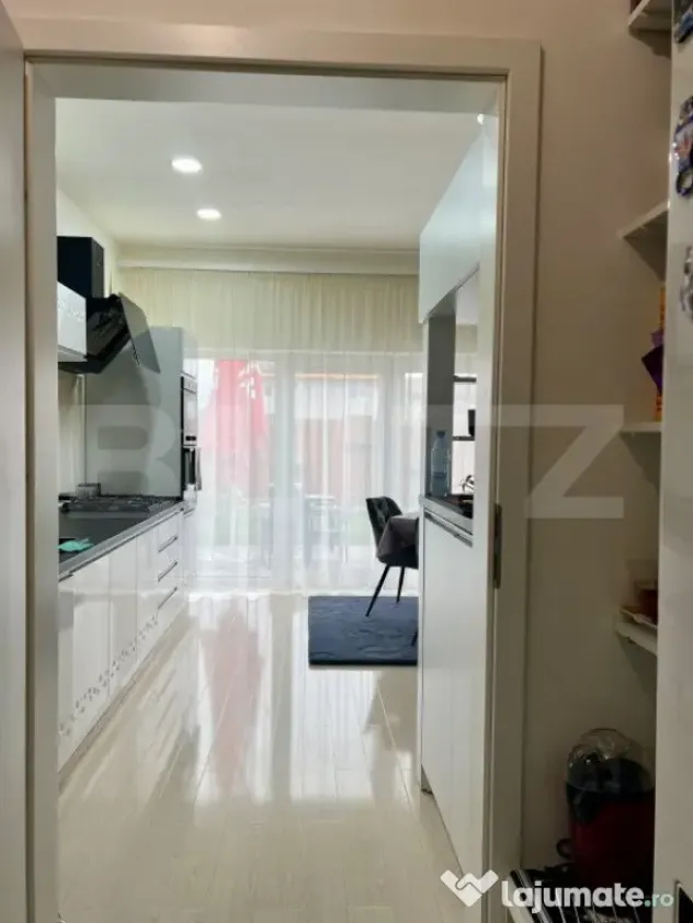 Casǎ cu 4 camere, zona Sânpetru