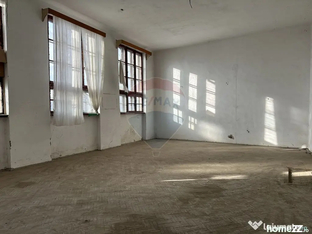 Spațiu Emblematic Ultracentral 2500 mp - Focsani (Vrancea)