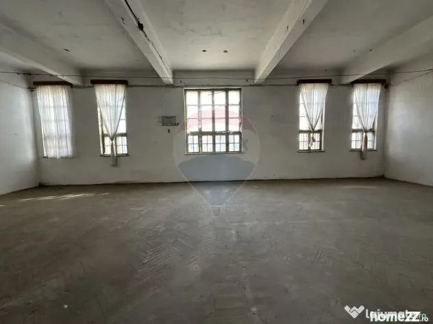 Spațiu Emblematic Ultracentral 2500 mp - Focsani (Vrancea)