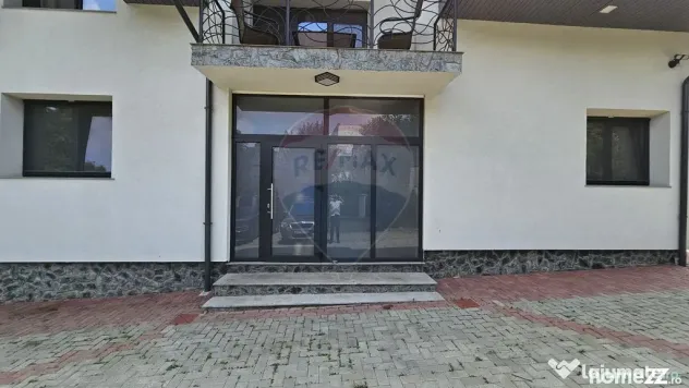 Casă / Vilă cu 7 camere si teren 1000 mp în zona Centr... - Suceava (Suceava)