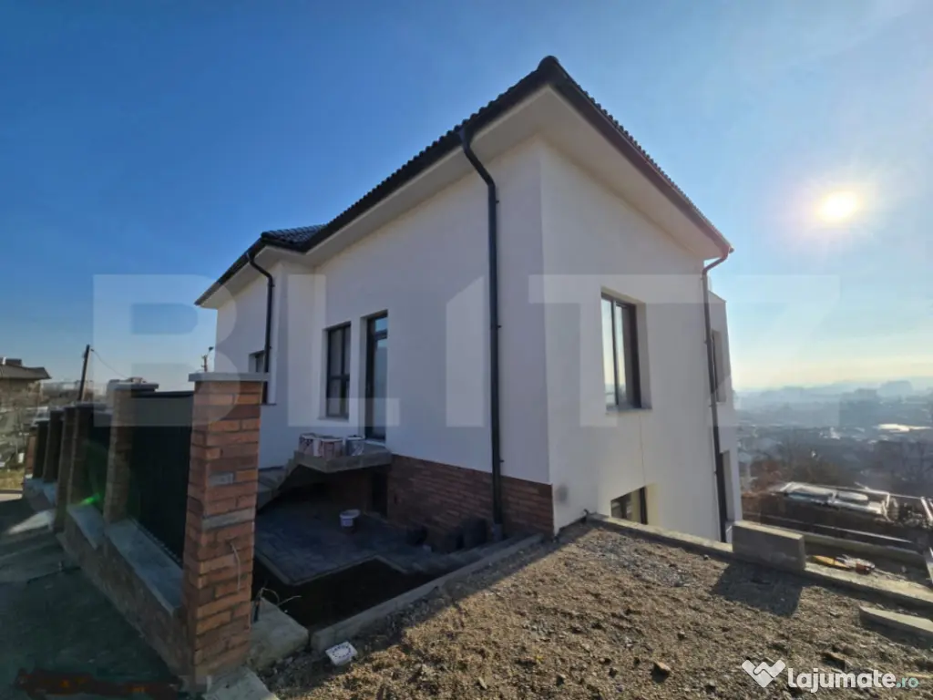 Duplex semifinisat, zona Dambul Rotund, priveliste spre ora