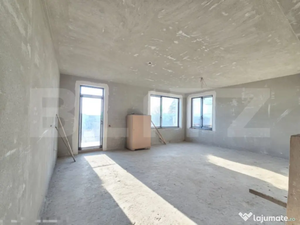 Duplex semifinisat, zona Dambul Rotund, priveliste spre ora