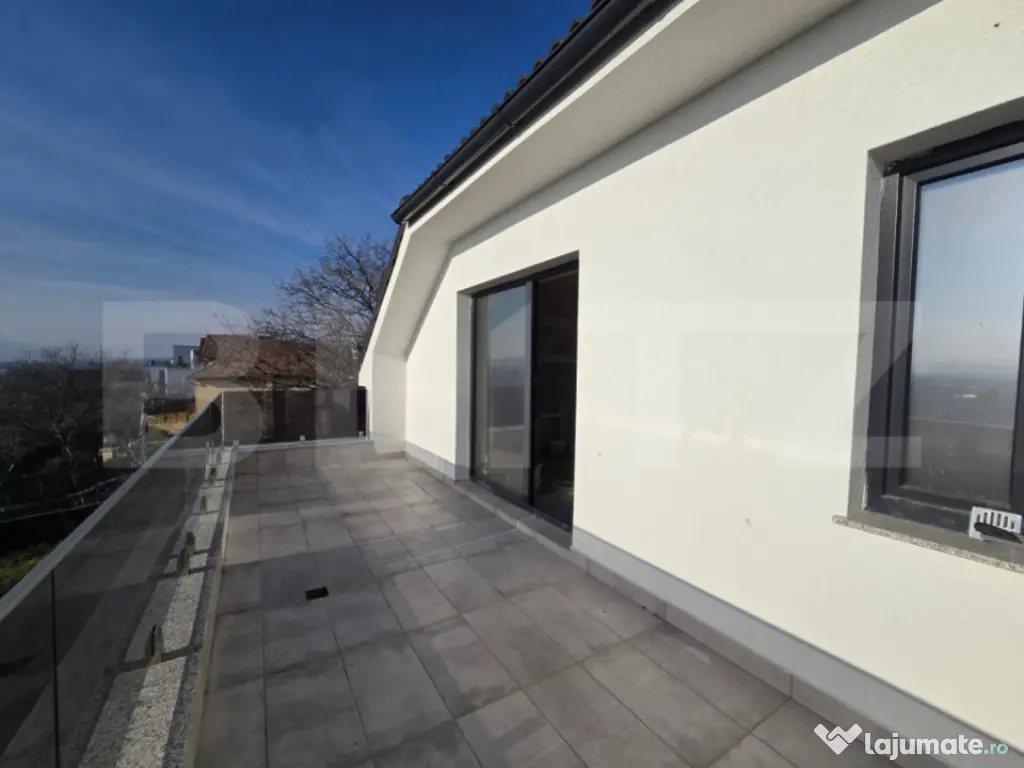 Duplex semifinisat, zona Dambul Rotund, priveliste spre ora
